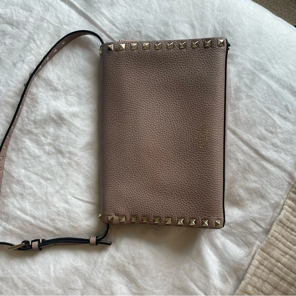 Valentino Garavani Rockstud Medium Shoulder Bag - Picture 5 of 11
